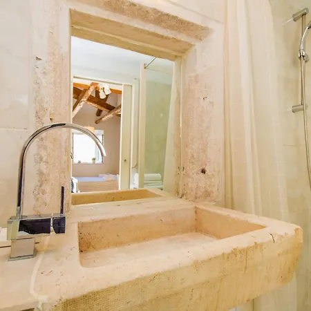 Walls By Irundo Apartment *