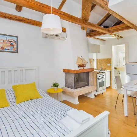 Walls By Irundo Apartment *