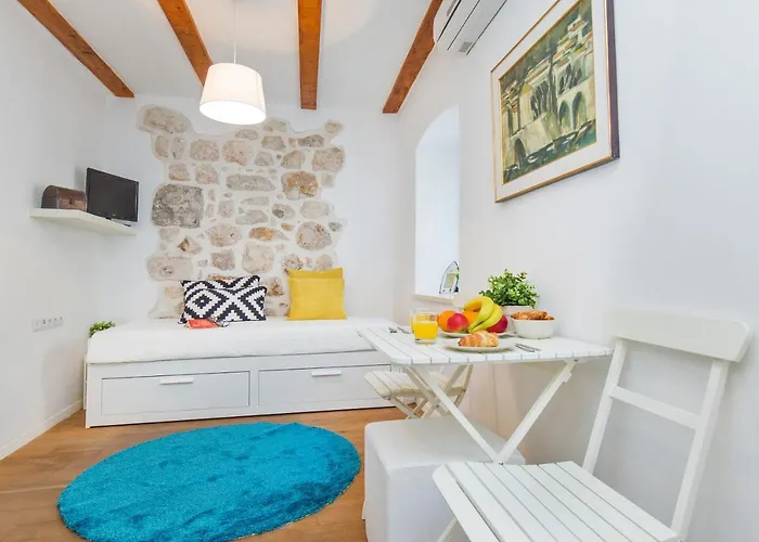Apartament Walls By Irundo *