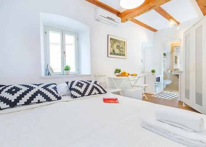 Apartament Walls By Irundo
